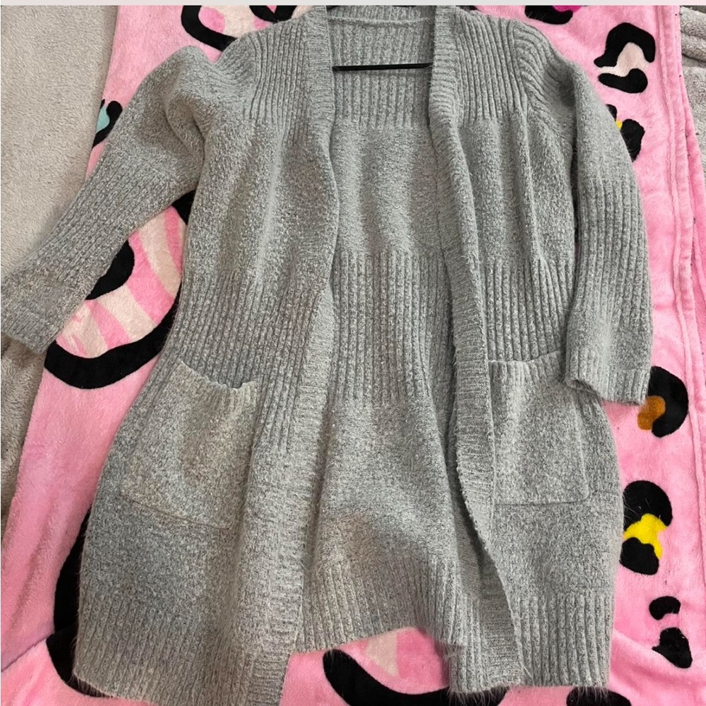 Cute vintage Grey cardigan with pockets